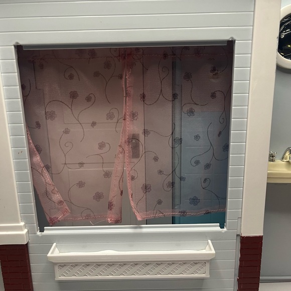 Vintage Barbie -totally real- fold n go house. Dryer spins- door bell rings- - Picture 8 of 10